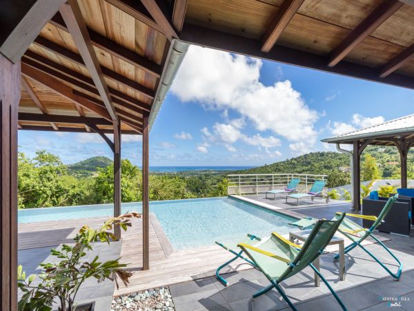 Martinique Home 980558