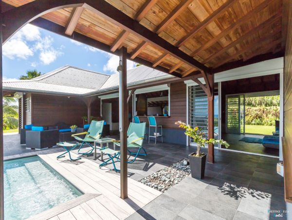Martinique Home 980558