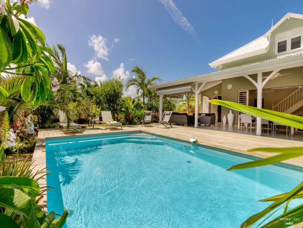 Martinique Home 980559
