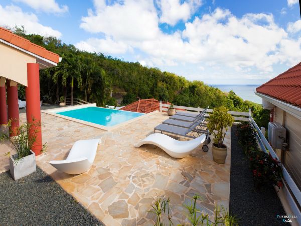 Martinique Home 980564