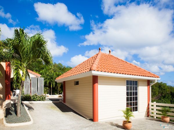 Martinique Home 980564