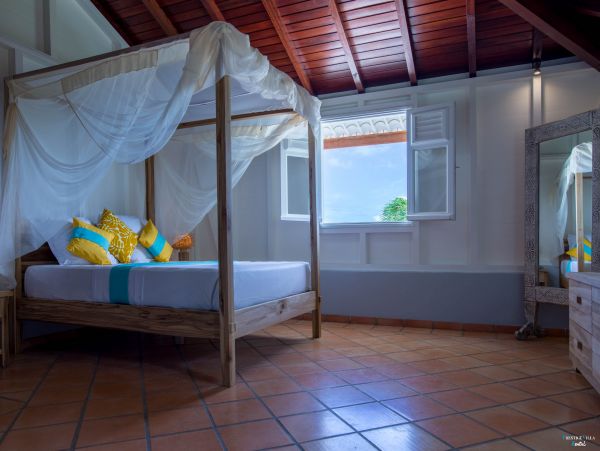 Martinique Home 980565