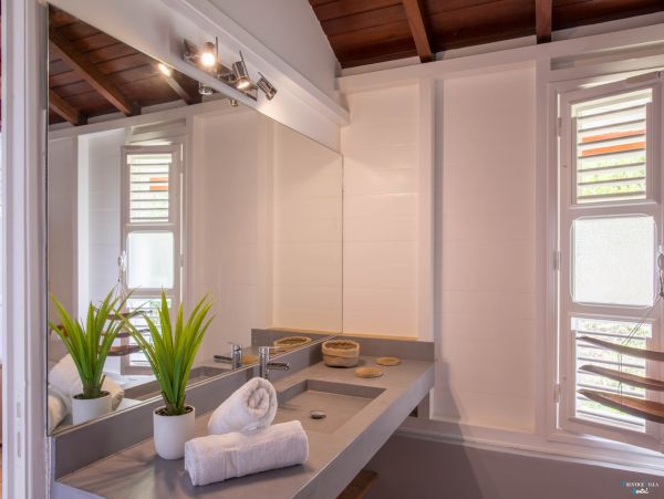 Martinique Home 980565