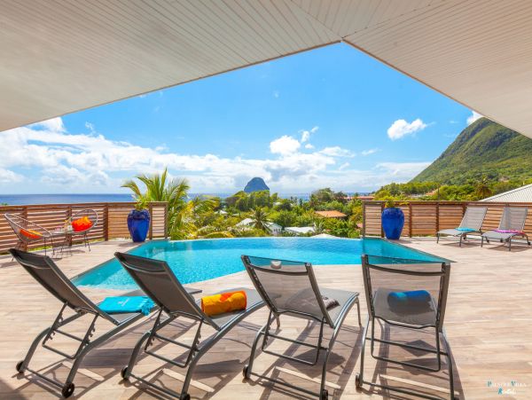 Martinique Home 980566