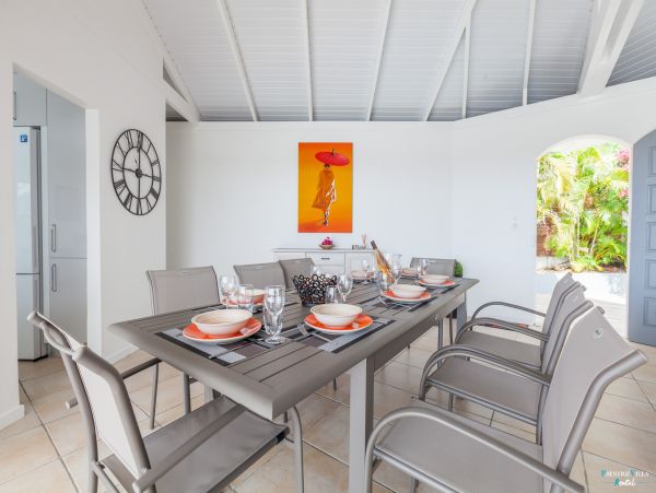 Martinique Home 980566