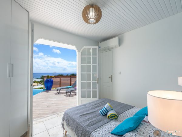 Martinique Home 980566