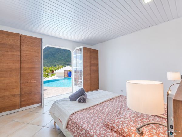 Martinique Home 980566