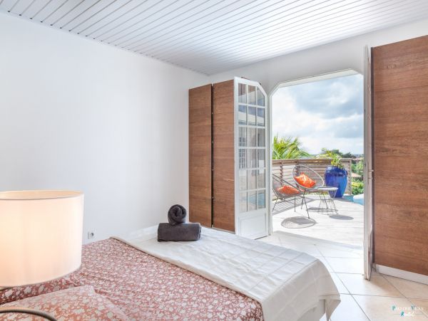 Martinique Home 980566