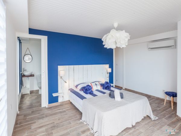 Martinique Home 980566