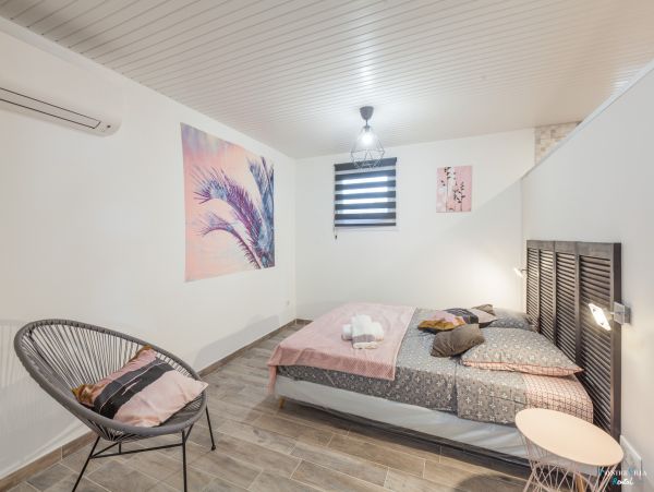 Martinique Home 980566