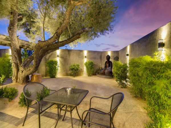 Luxury Twelve Bedrooms Las Vegas Vacation Home with Pool