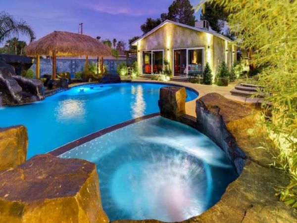 Luxury Twelve Bedrooms Las Vegas Vacation Home with Pool