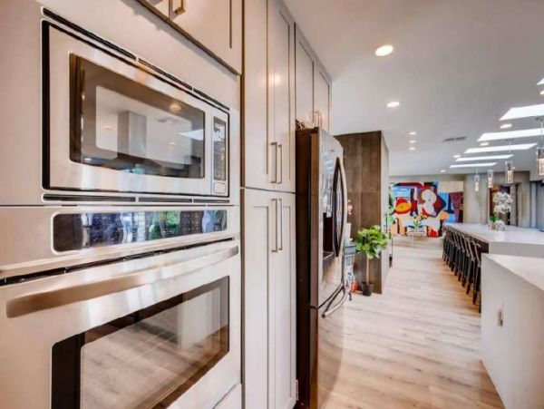 Luxury Twelve Bedrooms Las Vegas Vacation Home with Pool