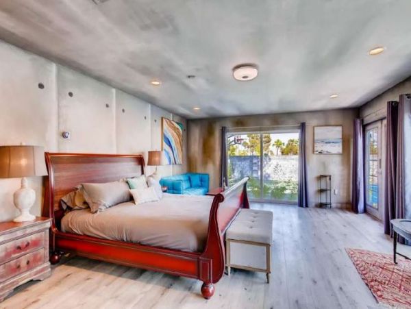 Luxury Twelve Bedrooms Las Vegas Vacation Home with Pool
