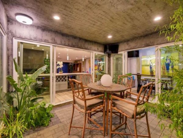 Luxury Twelve Bedrooms Las Vegas Vacation Home with Pool