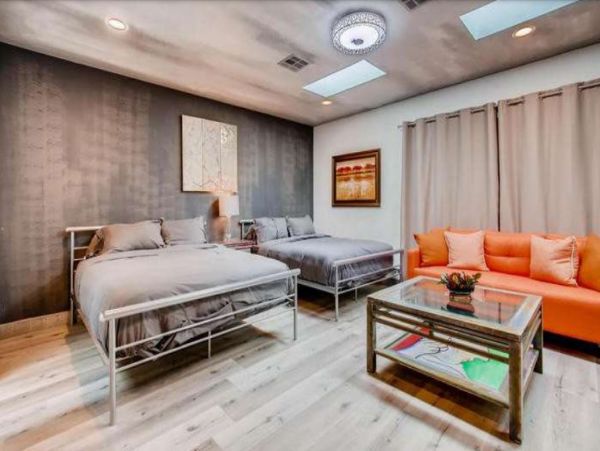 Luxury Twelve Bedrooms Las Vegas Vacation Home with Pool