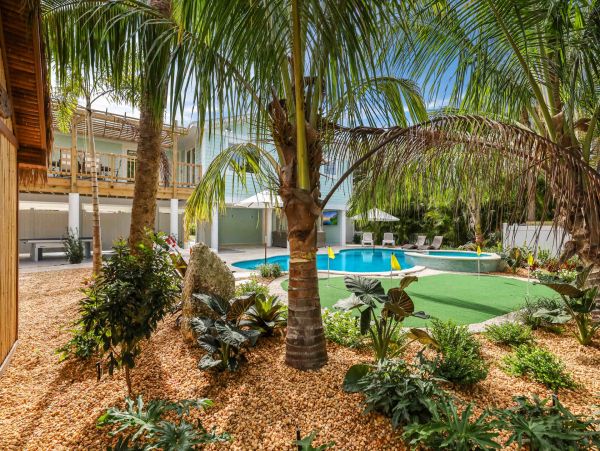 Anna Maria 4 Bedroom Family Home with Private Pool & Spa