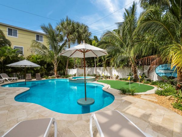 Anna Maria 4 Bedroom Family Home with Private Pool & Spa