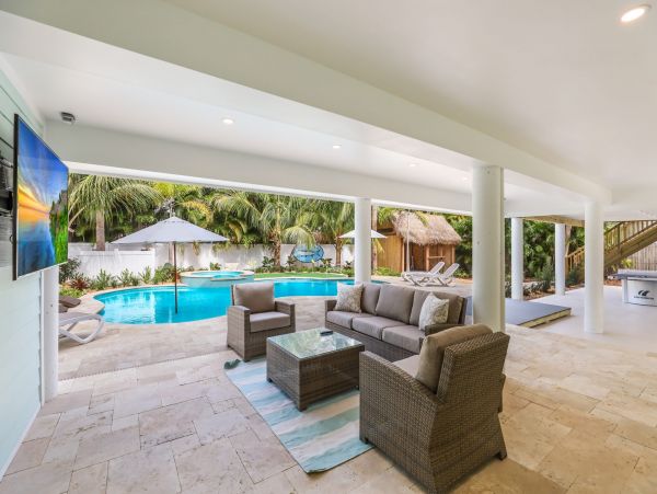 Anna Maria 4 Bedroom Family Home with Private Pool & Spa