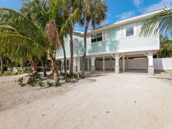 Anna Maria 4 Bedroom Family Home with Private Pool & Spa