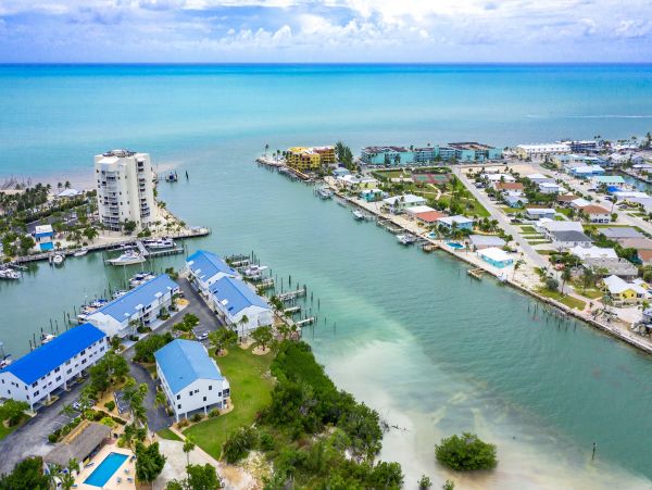 Three Stories 3 bedroom Yacht Club Townhome