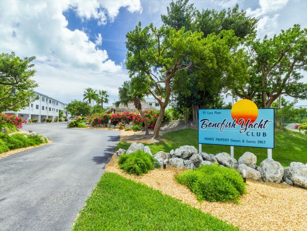 Three Stories 3 bedroom Yacht Club Townhome