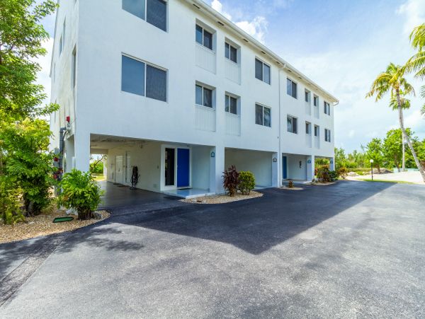 Three Stories 3 bedroom Yacht Club Townhome