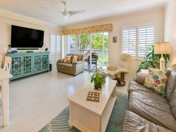 Three Stories 3 bedroom Yacht Club Townhome
