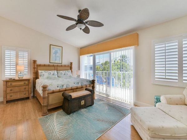 Three Stories 3 bedroom Yacht Club Townhome