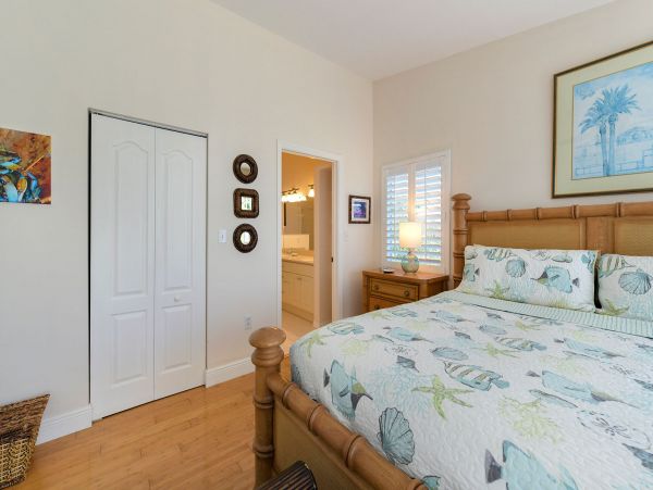 Three Stories 3 bedroom Yacht Club Townhome