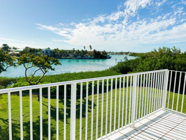 Three Stories 3 bedroom Yacht Club Townhome