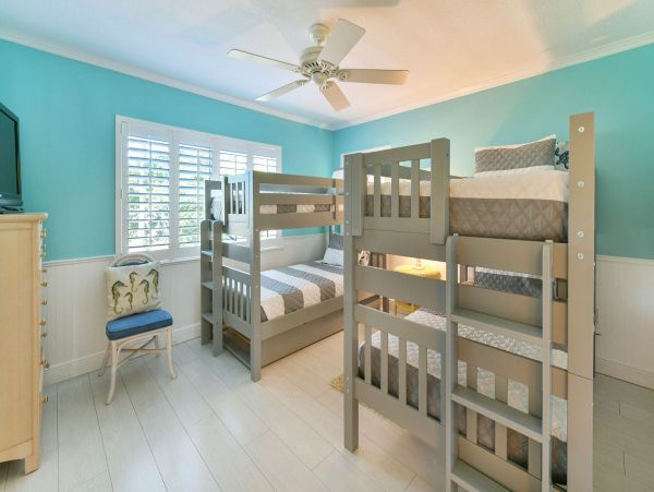 Three Stories 3 bedroom Yacht Club Townhome