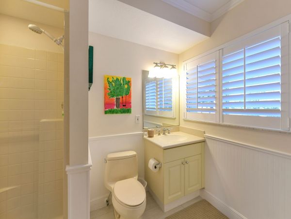 Three Stories 3 bedroom Yacht Club Townhome