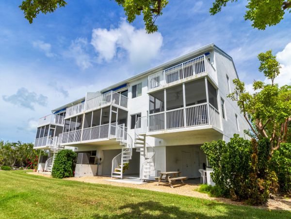 Three Stories 3 bedroom Yacht Club Townhome