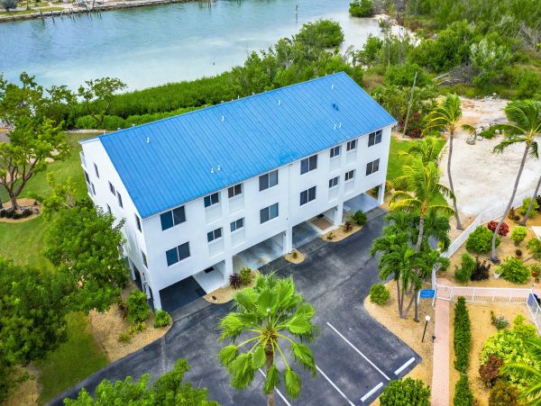 Three Stories 3 bedroom Yacht Club Townhome