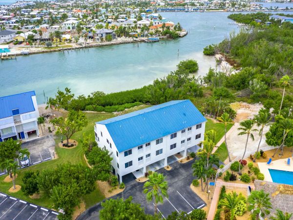 Three Stories 3 bedroom Yacht Club Townhome