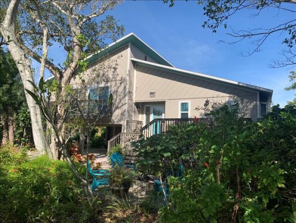 Charming Vacation Rental on Sanibel Three Bedrooms Sleeps 6