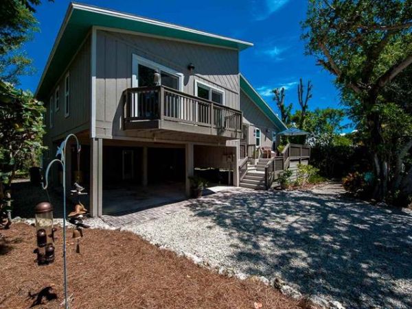 Charming Vacation Rental on Sanibel Three Bedrooms Sleeps 6