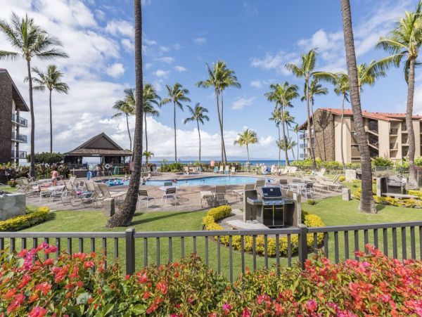 On Beach 2 Bedroom Condo Communal Pool Spa & Tennis Court.