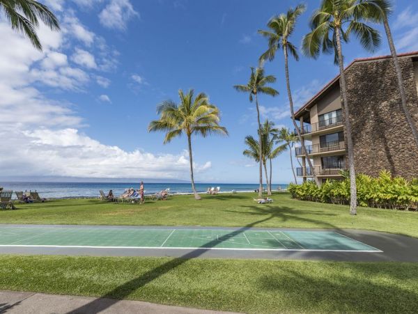 On Beach 2 Bedroom Condo Communal Pool Spa & Tennis Court.