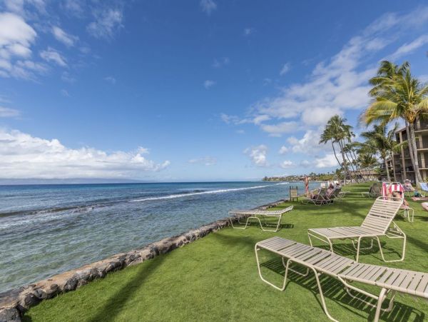 On Beach 2 Bedroom Condo Communal Pool Spa & Tennis Court.