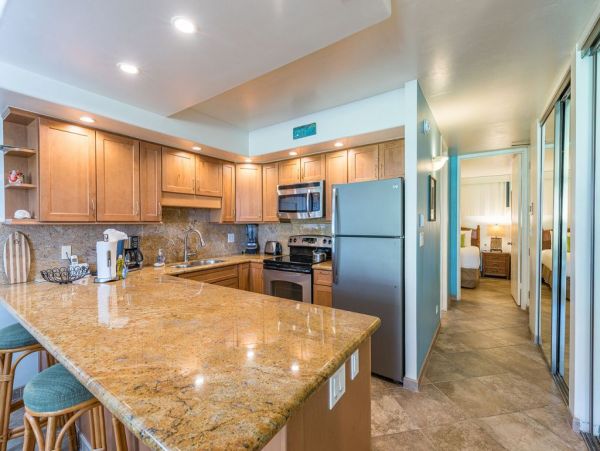 On Beach 2 Bedroom Condo Communal Pool Spa & Tennis Court.