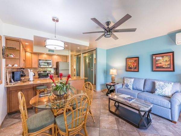 On Beach 2 Bedroom Condo Communal Pool Spa & Tennis Court.