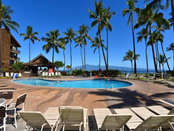 On Beach 2 Bedroom Condo Communal Pool Spa & Tennis Court.