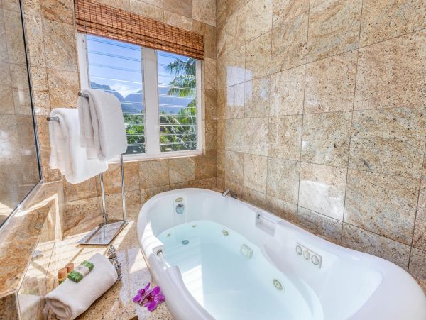 Hanalei Vacation Rental Luxury 5-Bedroom Home Near Hanalei Bay