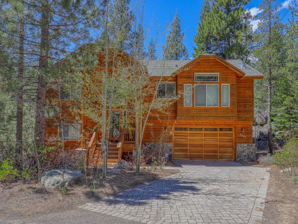 Spacious 3 Bedroom Home Near Lake Tahoe