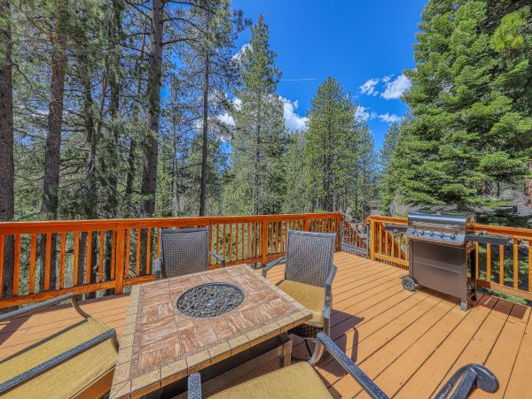 Spacious 3 Bedroom Home Near Lake Tahoe