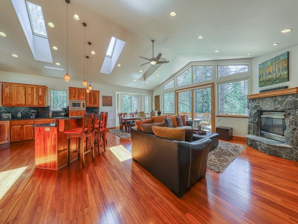 Spacious 3 Bedroom Home Near Lake Tahoe