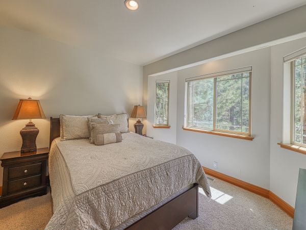 Spacious 3 Bedroom Home Near Lake Tahoe