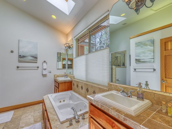 Spacious 3 Bedroom Home Near Lake Tahoe